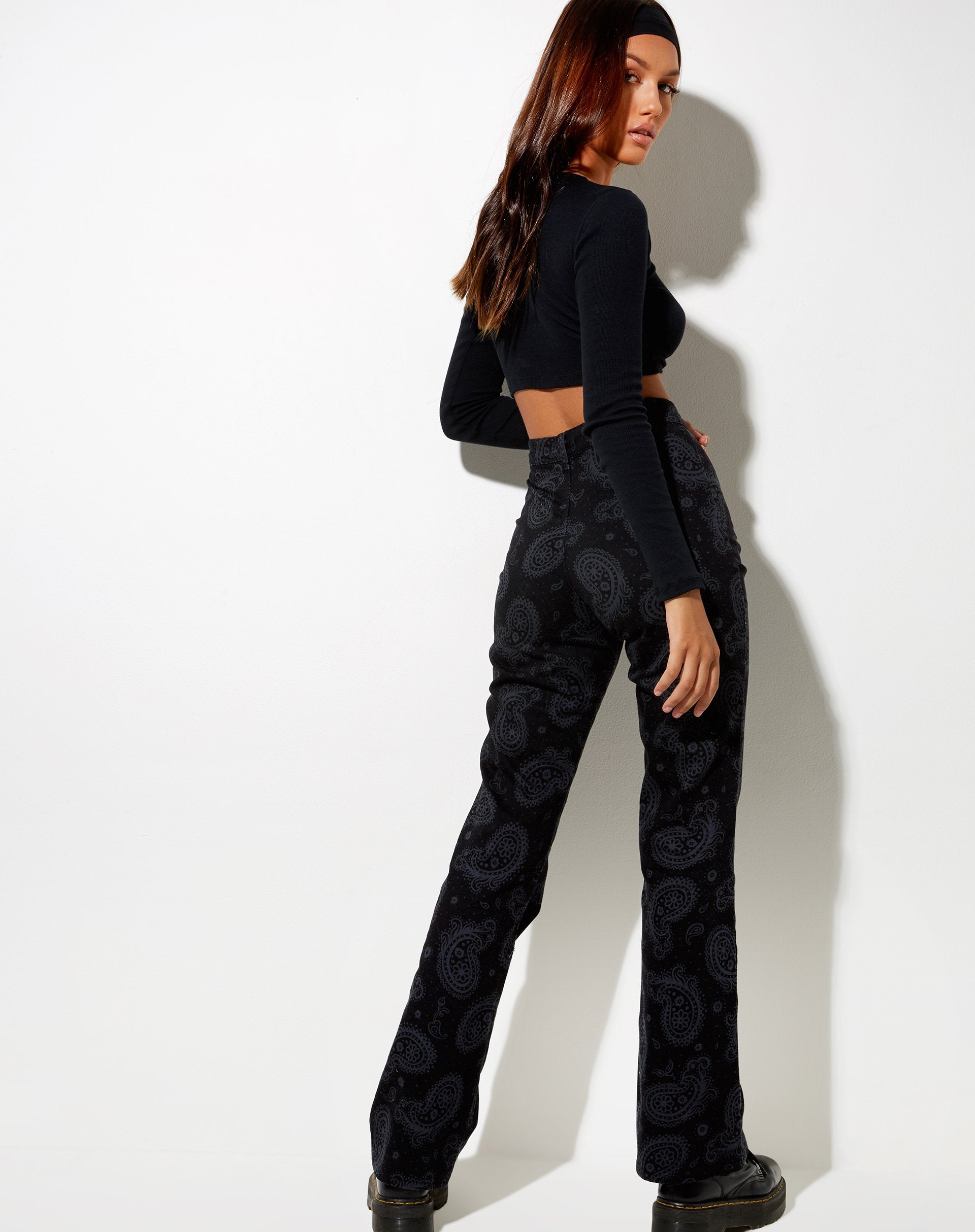 Imagen de Zoven Flare Trouser in Persian Night Negro