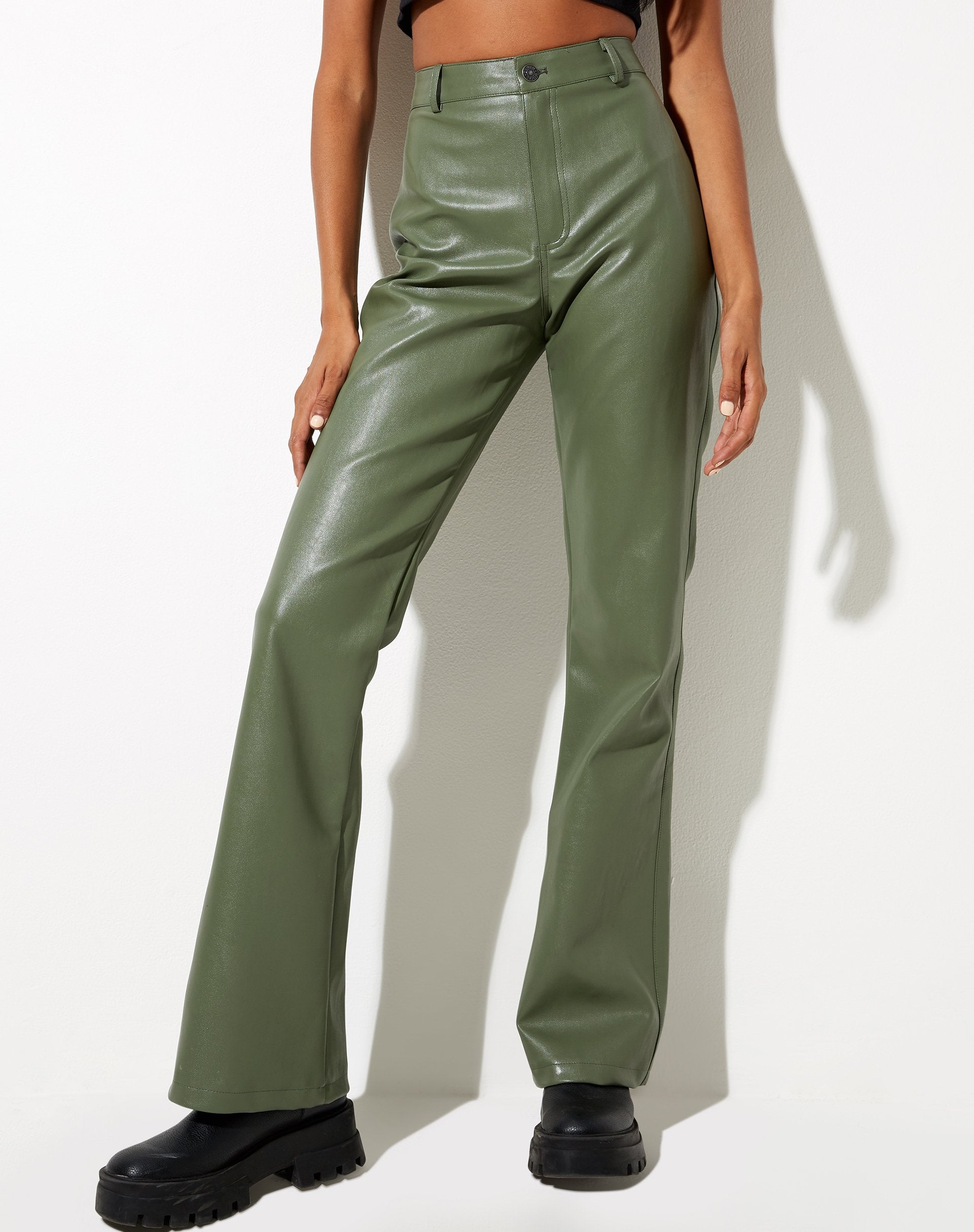 Imagen de Zoven Flare Trouser en Pu Verde