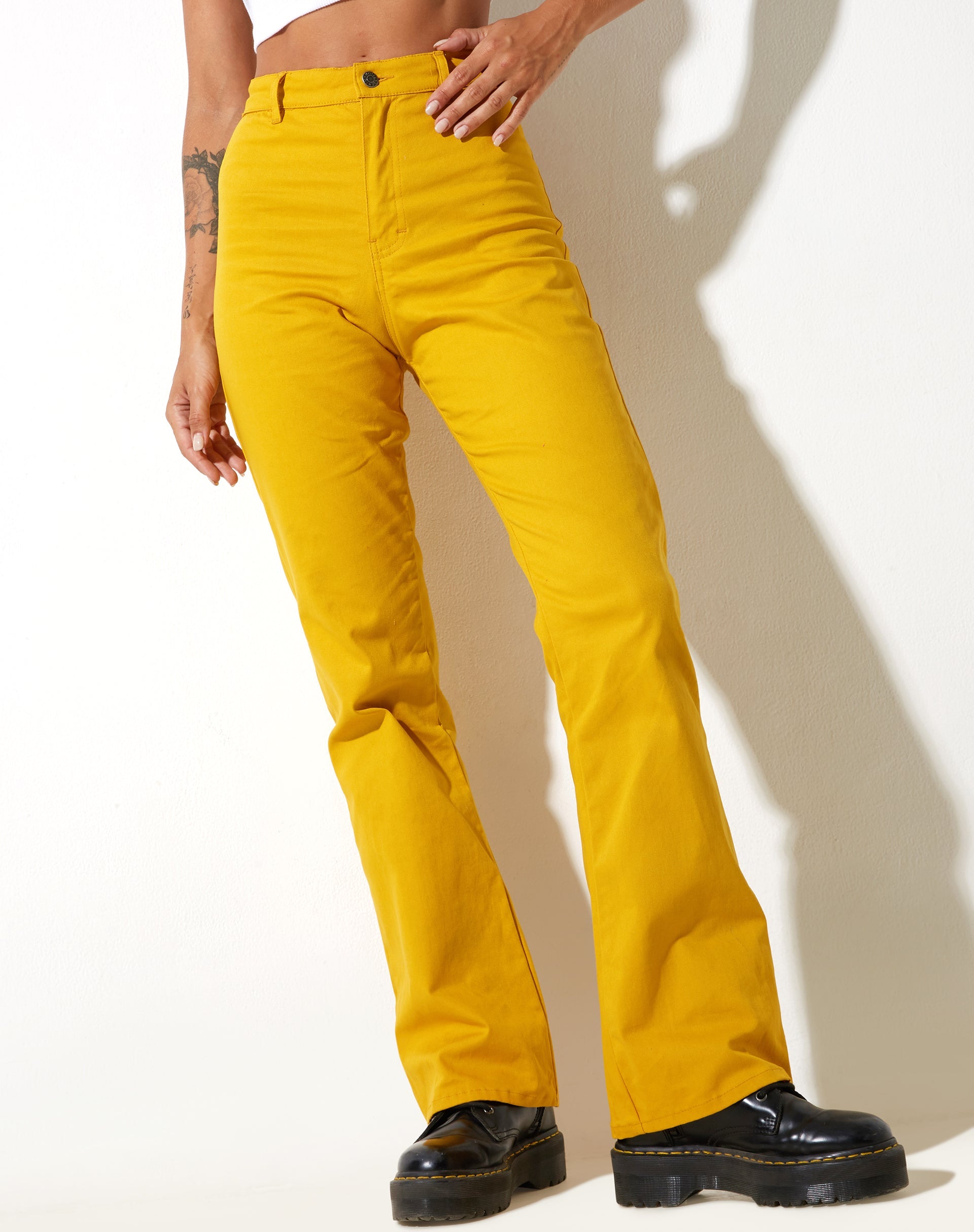 imagen de Zoven Flare Trouser in Twill Sulfur Mustard