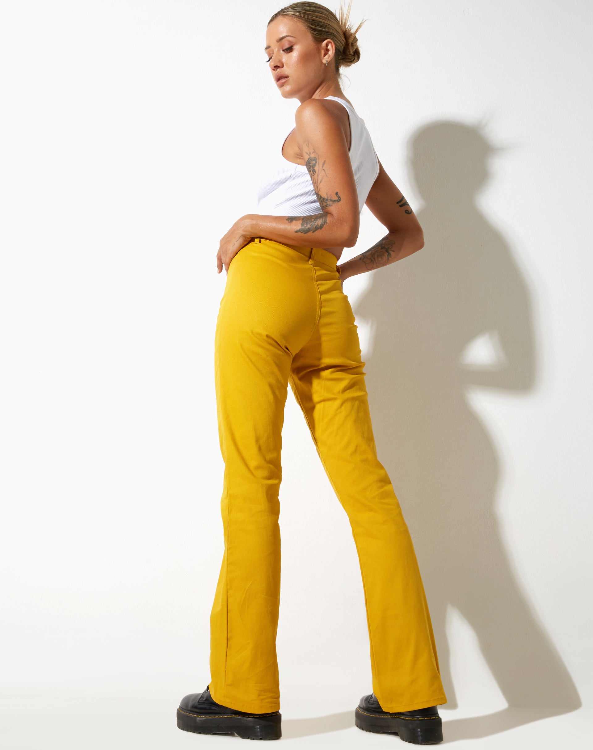 imagen de Zoven Flare Trouser in Twill Sulfur Mustard