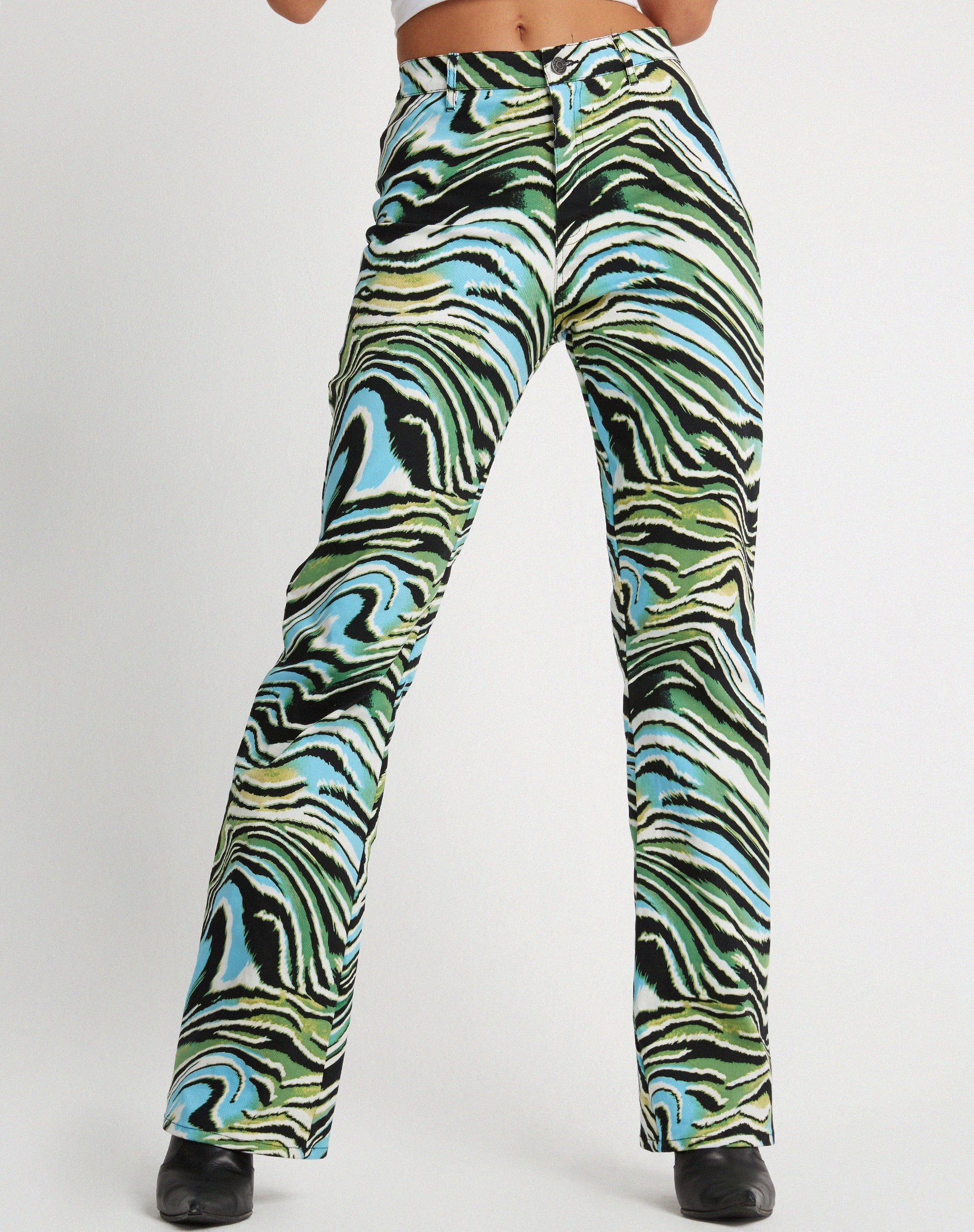 imagen de Zoven Flare Trouser en Warped Zebra Blue