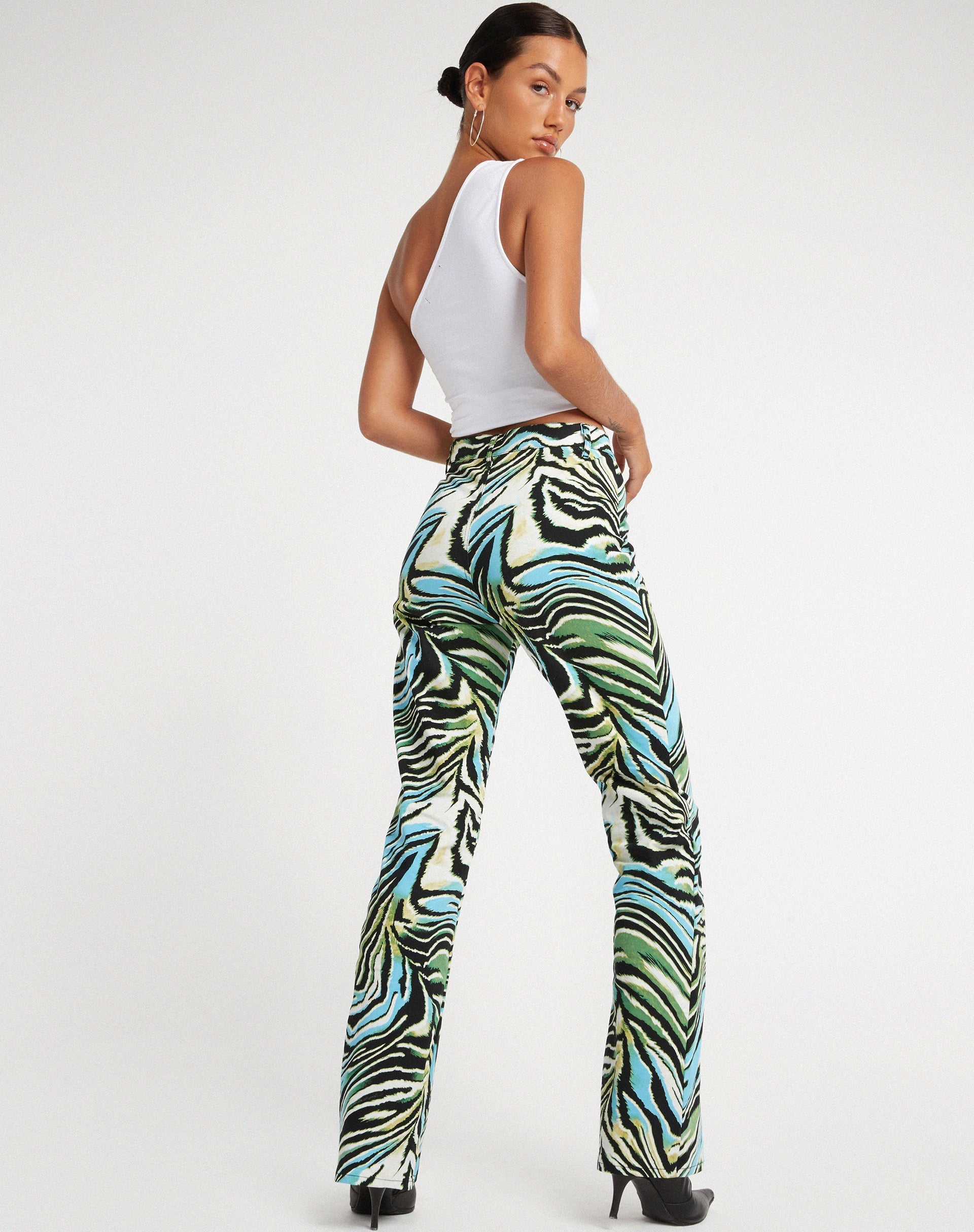 imagen de Zoven Flare Trouser en Warped Zebra Blue