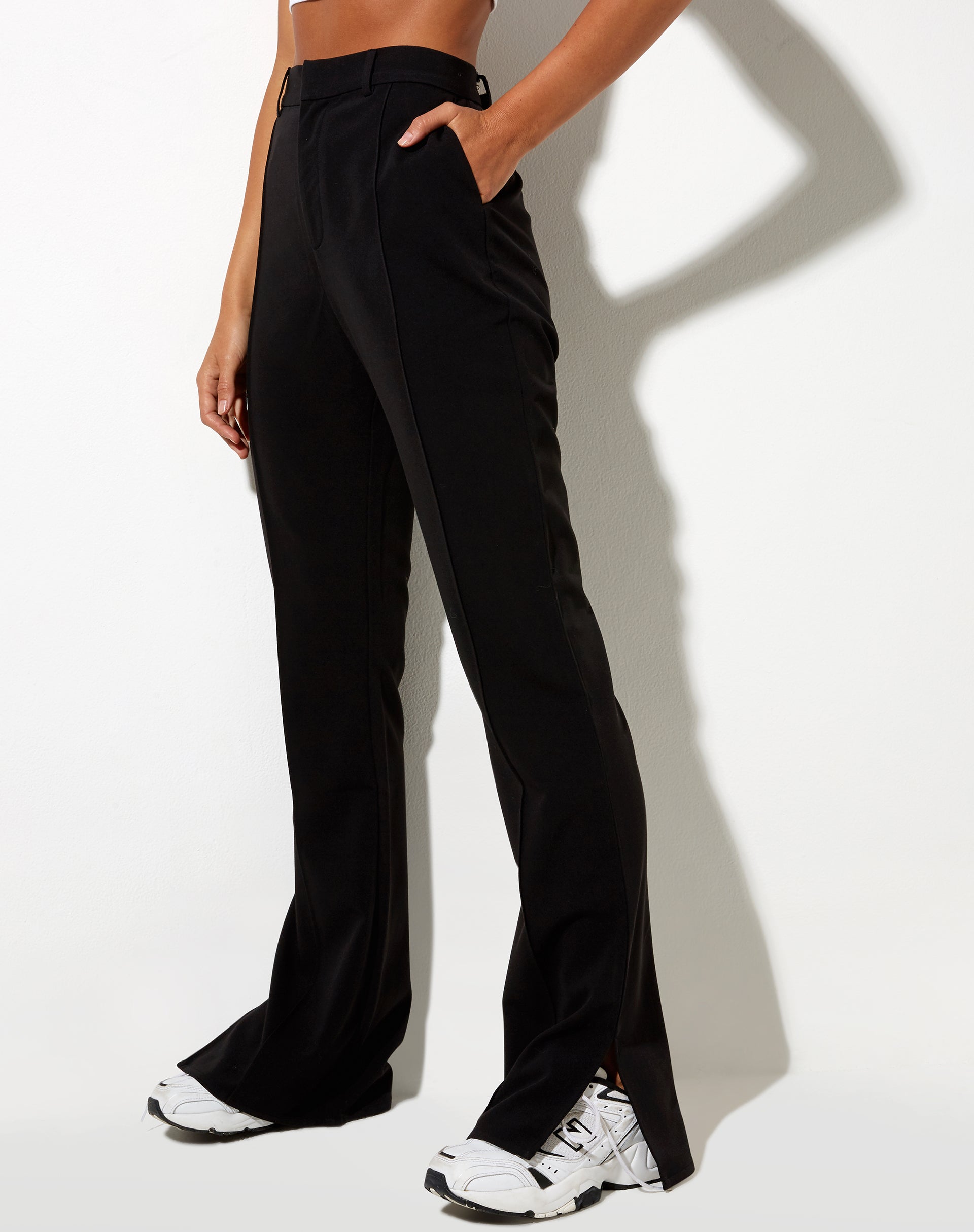 Imagen de Zovey Flare Trouser en negro