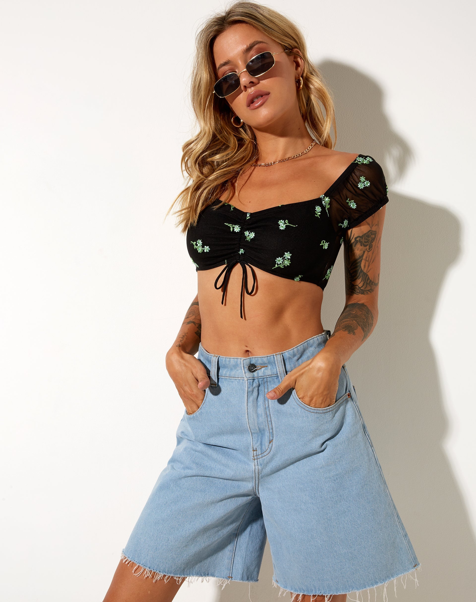 Imagen de Zule Crop Top en negro Daisy Lime Embro
