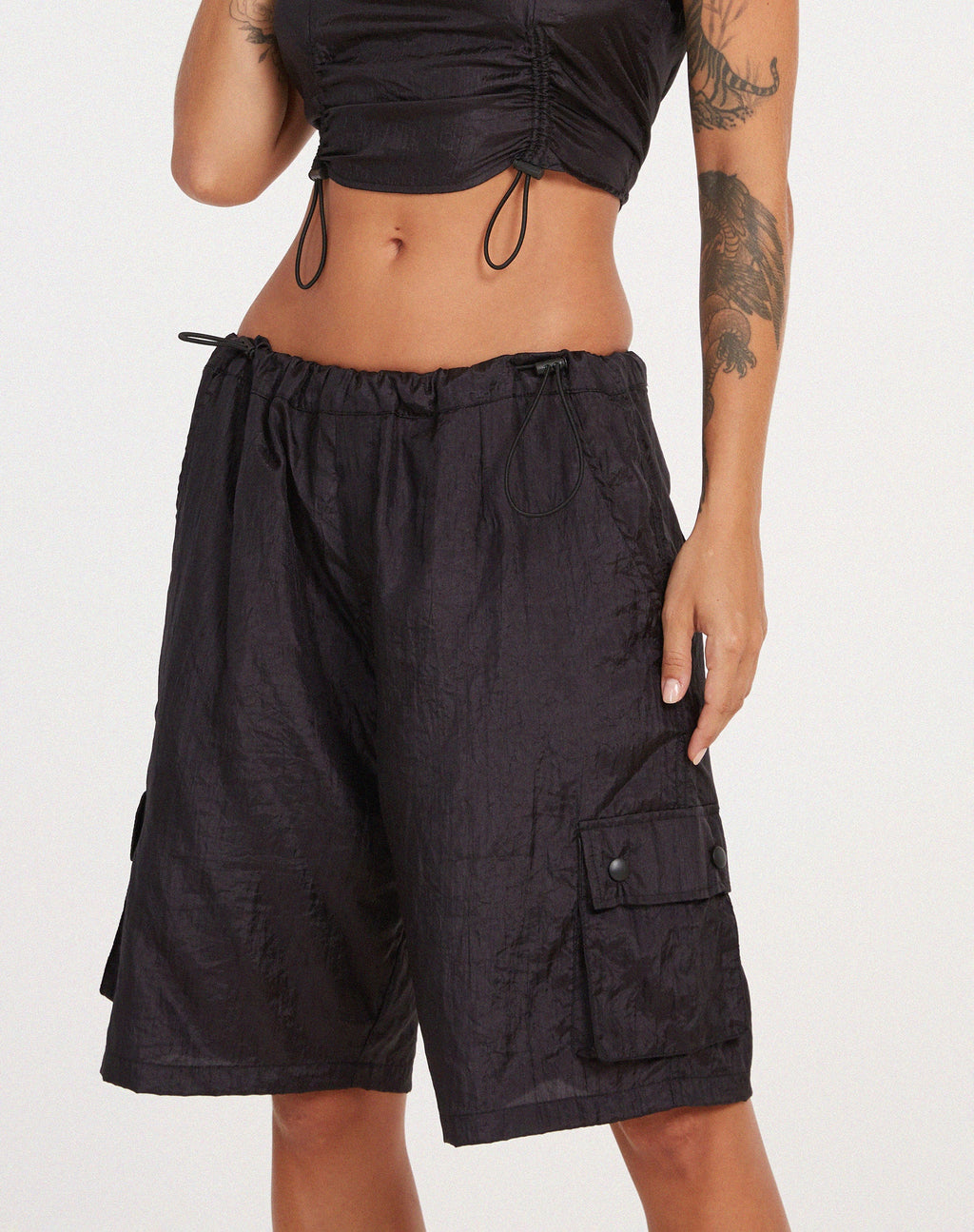 Pantalón Corto Tenchi en Negro Paracaídas