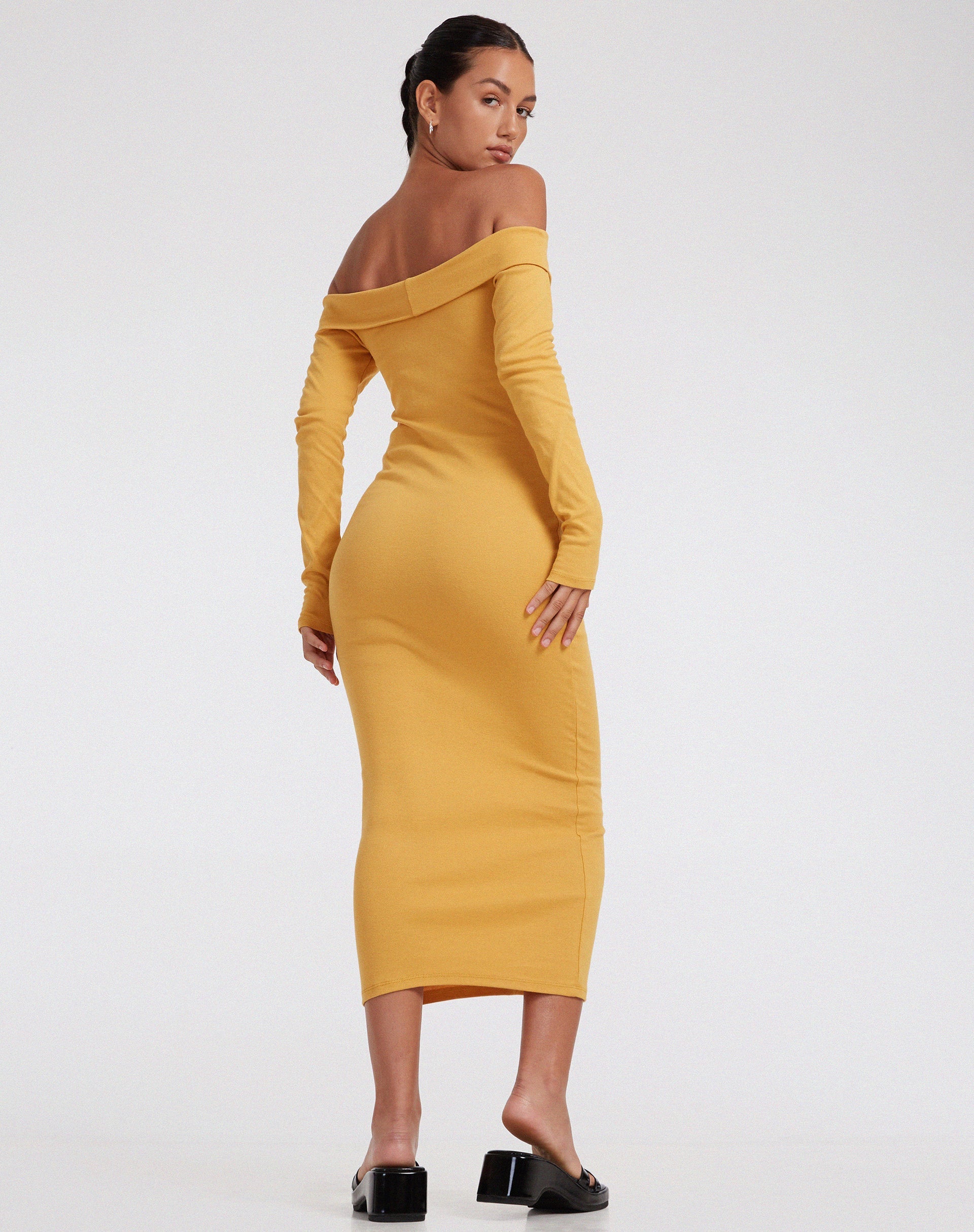 Imagen del vestido Shiloh de manga larga en rib amarillo yema