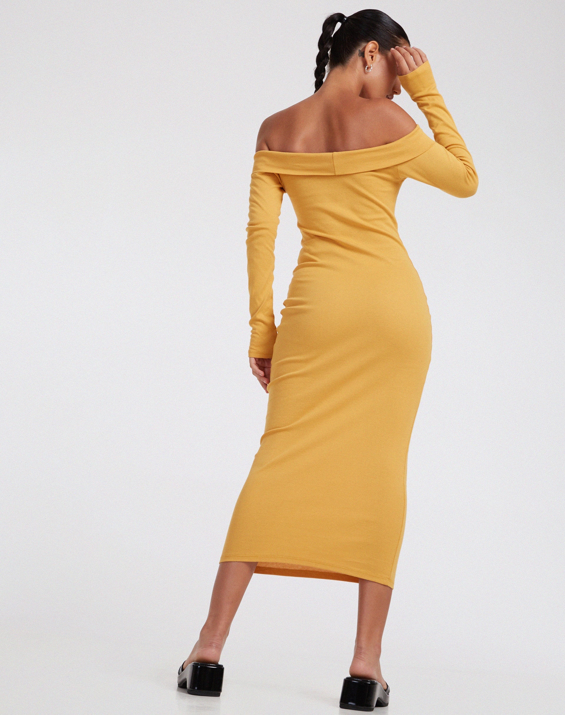 Imagen del vestido Shiloh de manga larga en rib amarillo yema