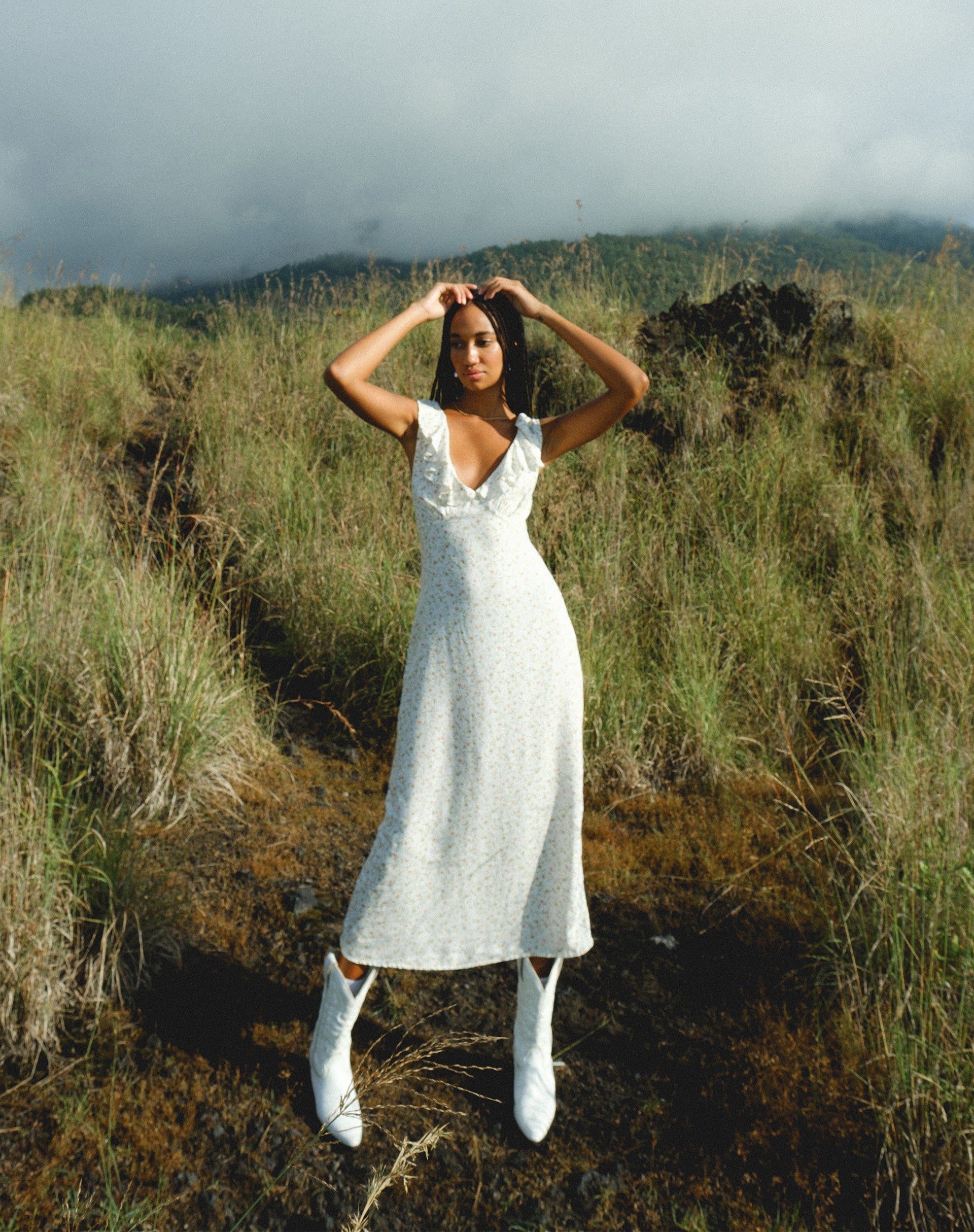 imagen de Rufiso Midi Dress in Pretty Petal Ivory
