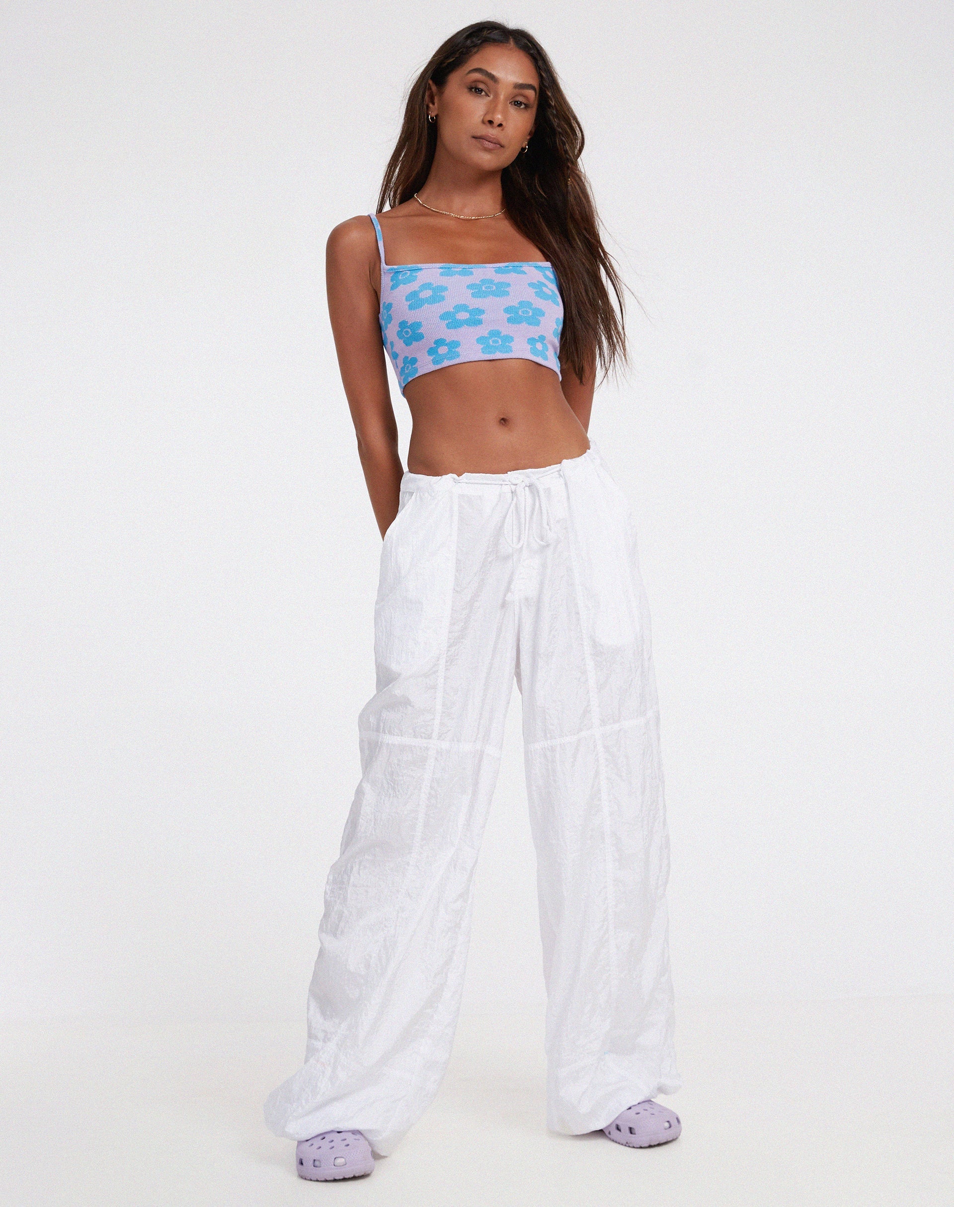 imagen de Tala Crop Top en Cute Floral Daisy Lila y Azul