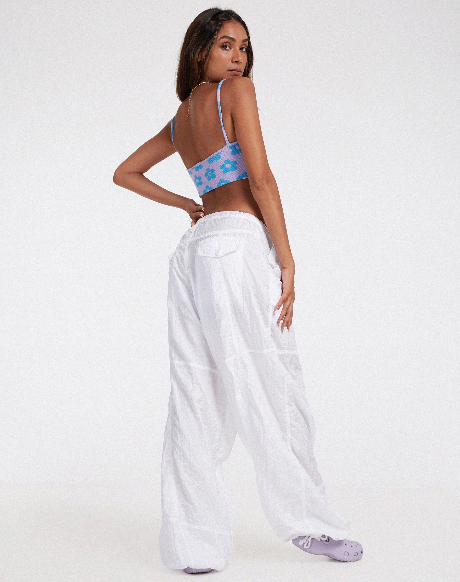 imagen de Tala Crop Top en Cute Floral Daisy Lila y Azul